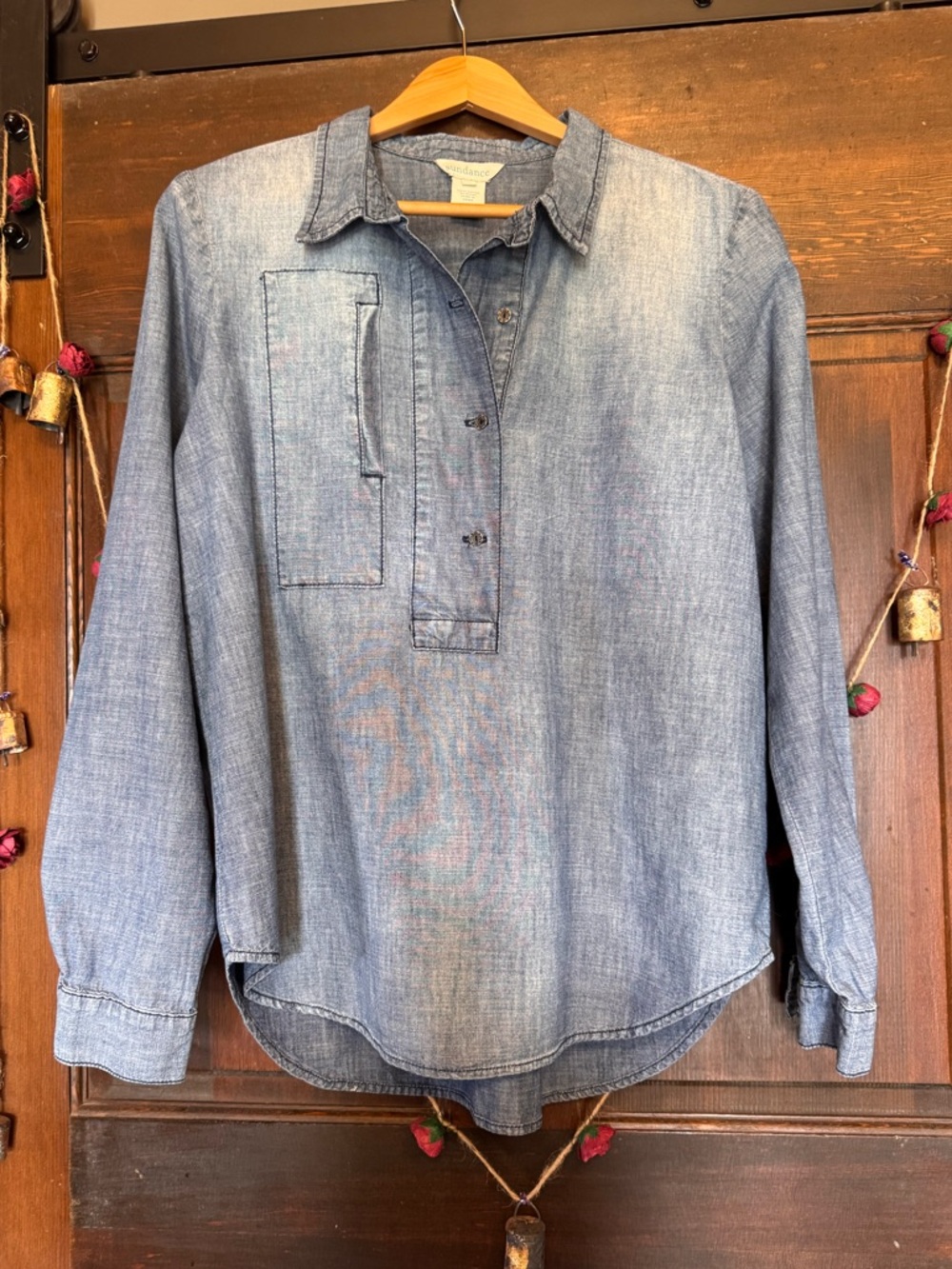Sundance Catalog Women's popover chambray shirt M